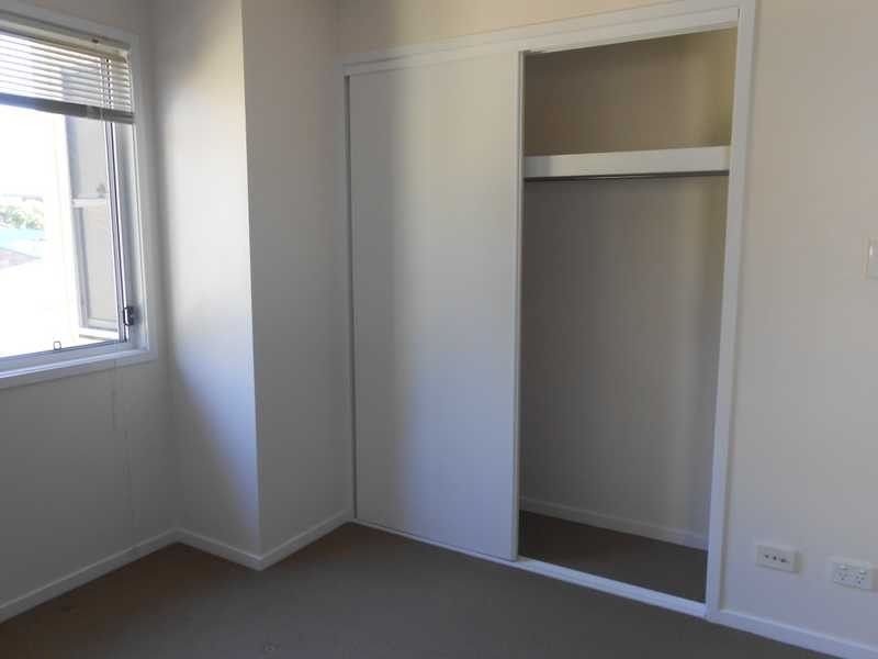 4/16 Green Street, Booval QLD 4304