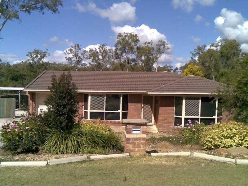 102 Equestrian Drive, Yamanto QLD 4305