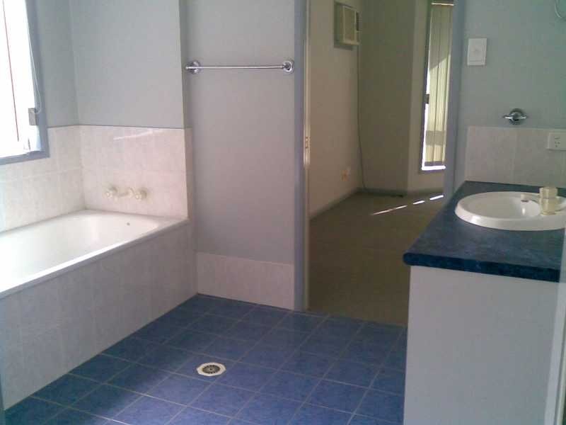 102 Equestrian Drive, Yamanto QLD 4305