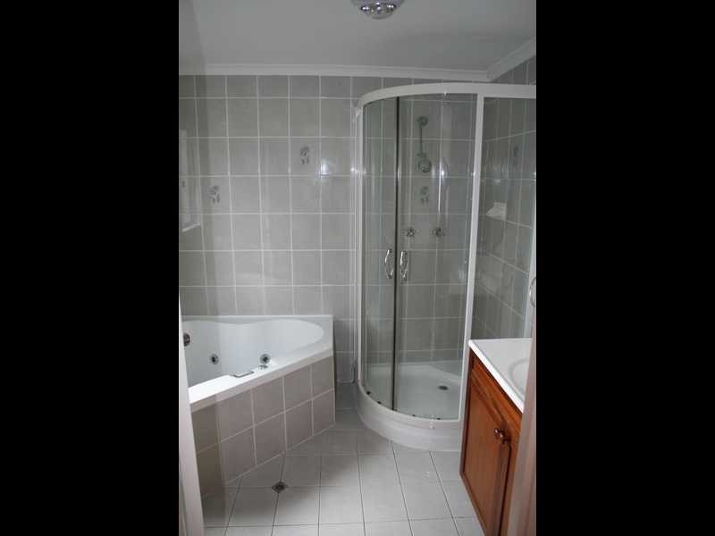 2 Walsh Street, Newtown QLD 4305