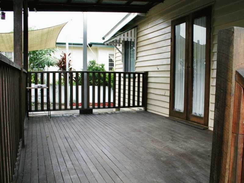 2 Walsh Street, Newtown QLD 4305