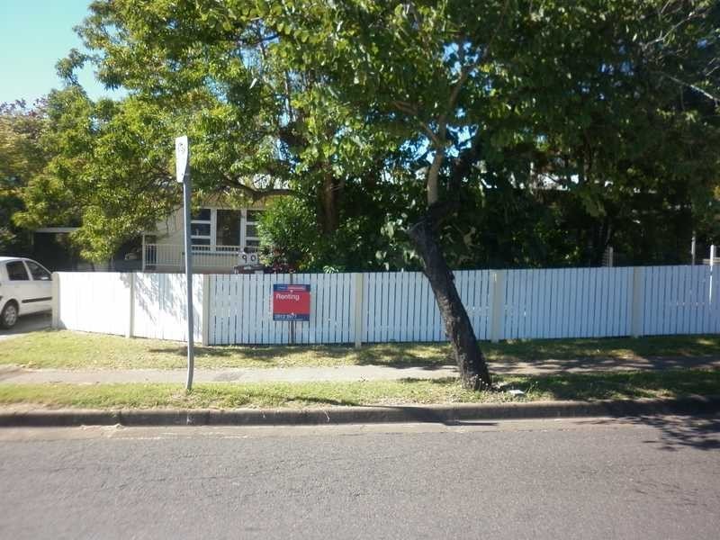 90 South Station Road, Booval QLD 4304