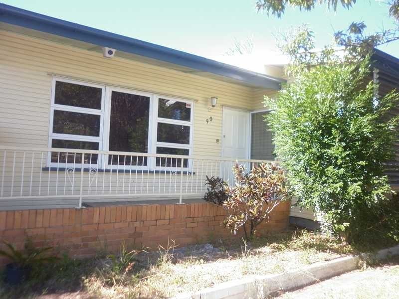 90 South Station Road, Booval QLD 4304