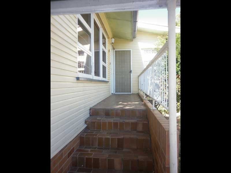 90 South Station Road, Booval QLD 4304