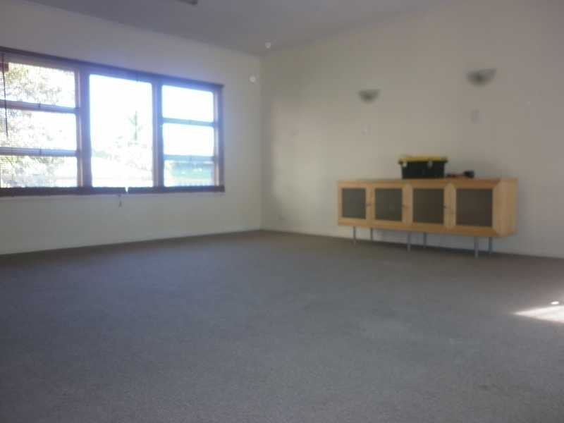 90 South Station Road, Booval QLD 4304