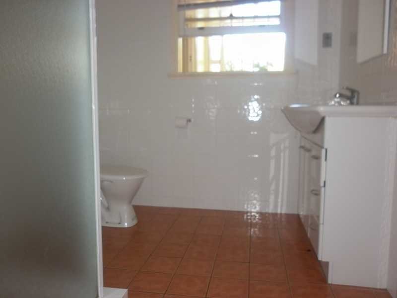 90 South Station Road, Booval QLD 4304