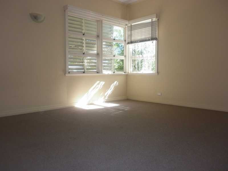 90 South Station Road, Booval QLD 4304