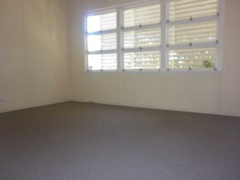 90 South Station Road, Booval QLD 4304