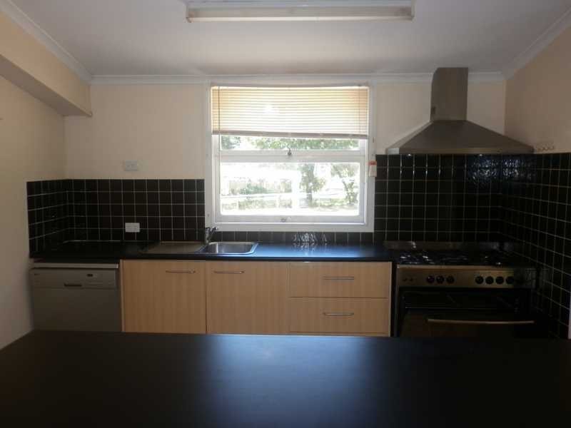 90 South Station Road, Booval QLD 4304