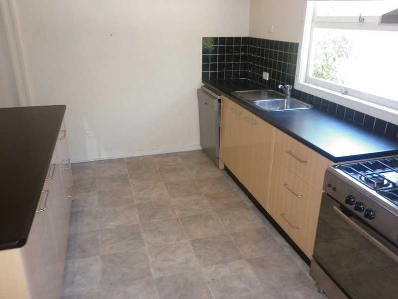 90 South Station Road, Booval QLD 4304