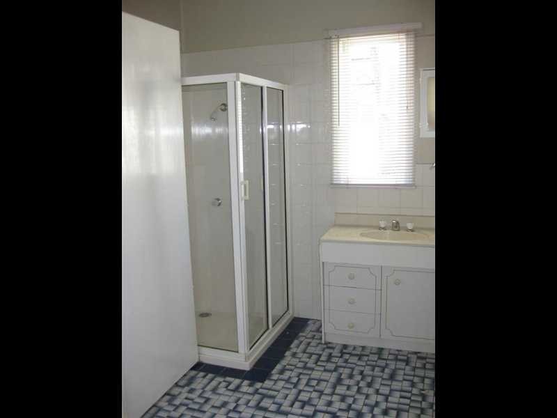 8 Minnis Street, Eastern Heights QLD 4305