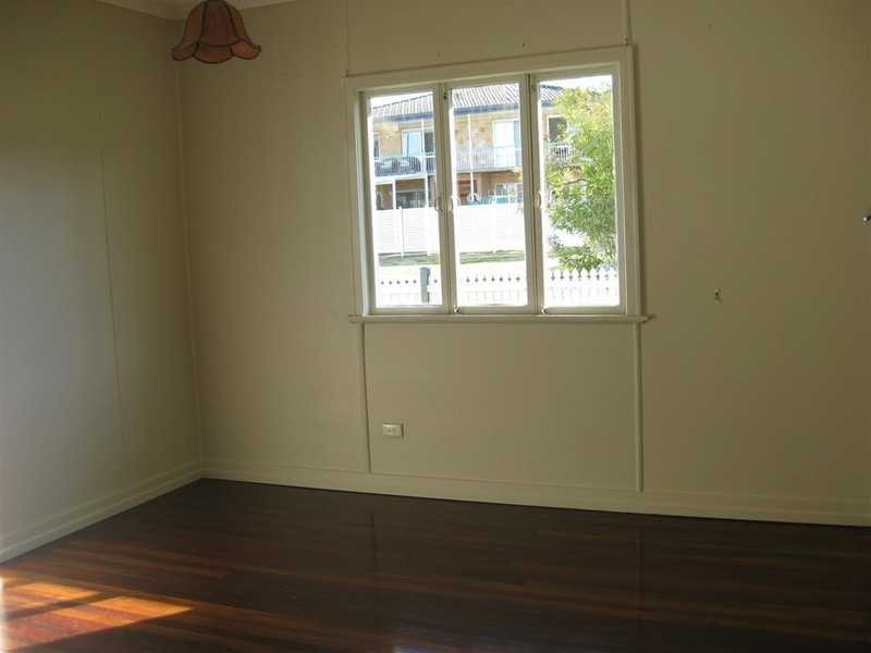 8 Minnis Street, Eastern Heights QLD 4305