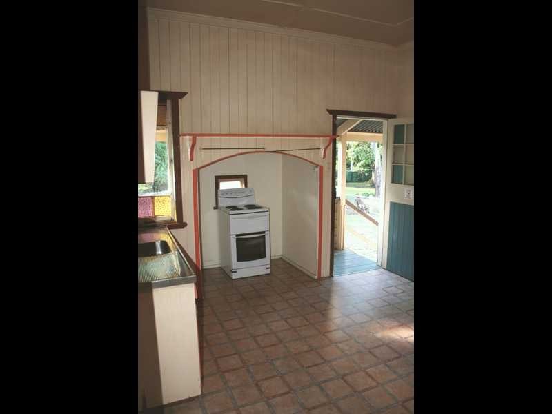 110 Blackstone Road, Silkstone QLD 4304