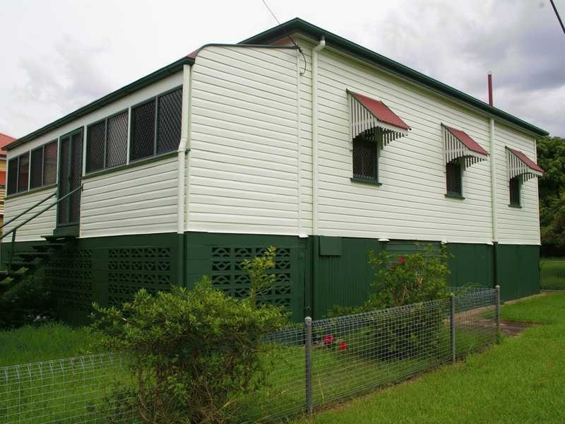 9 Railway Street, Booval QLD 4304
