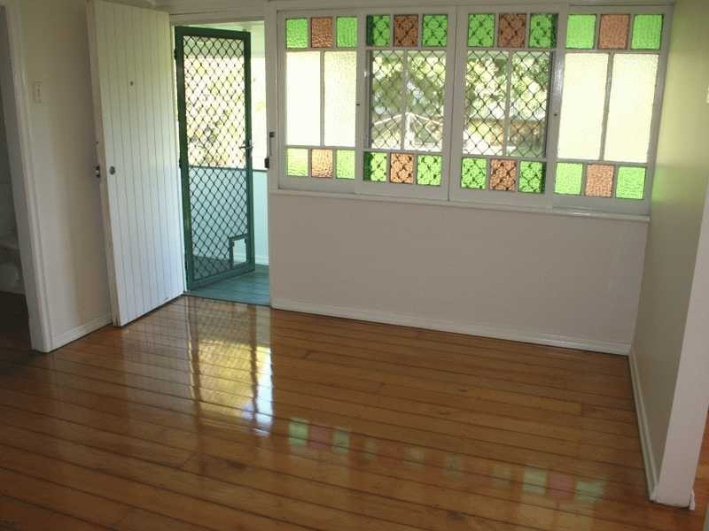 9 Railway Street, Booval QLD 4304