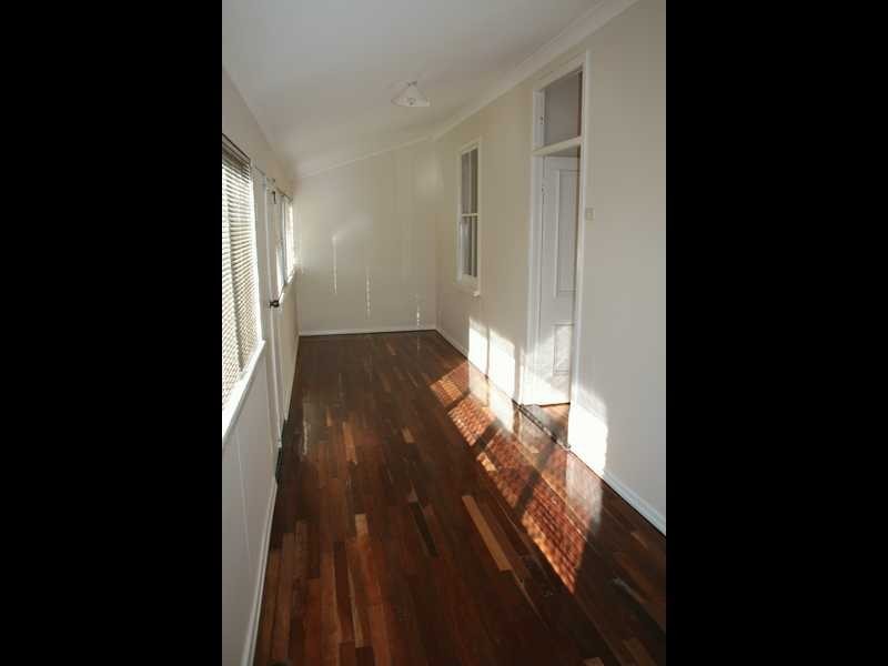 9 Railway Street, Booval QLD 4304