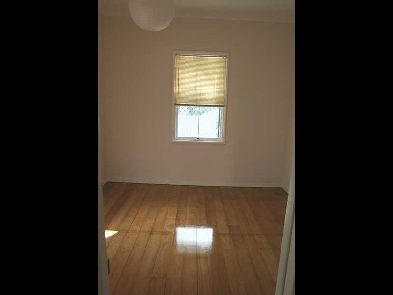 9 Railway Street, Booval QLD 4304