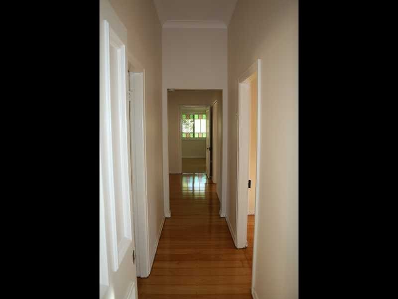 9 Railway Street, Booval QLD 4304