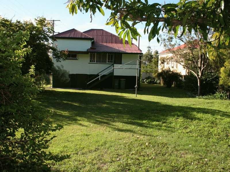 9 Railway Street, Booval QLD 4304
