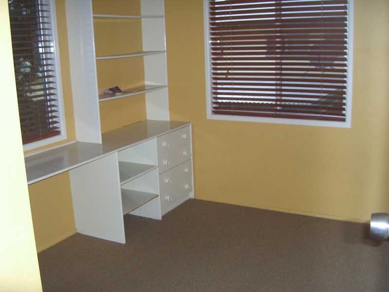 4 Bryant Court, Silkstone QLD 4304