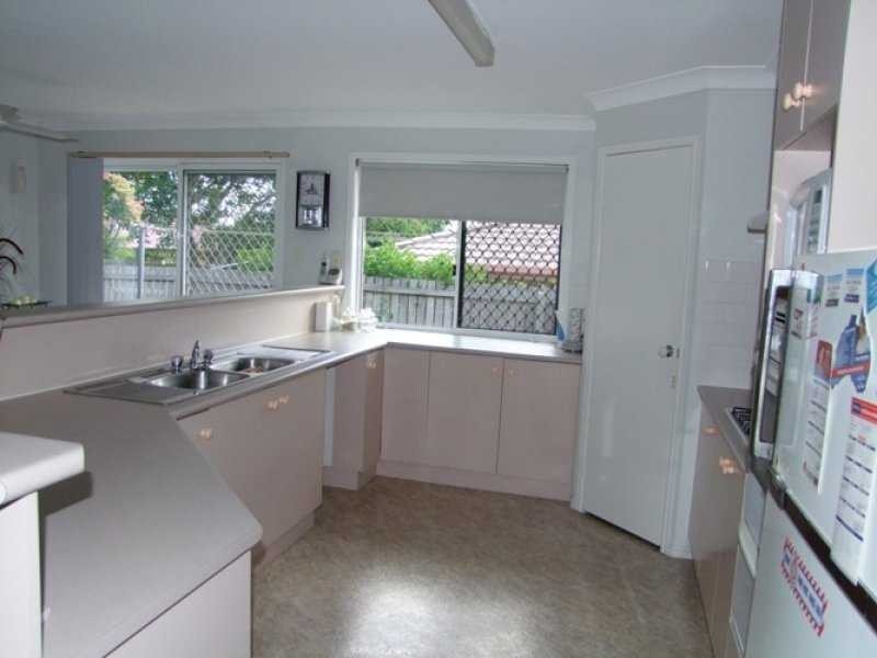 9 Dianthus Place, Flinders View QLD 4305