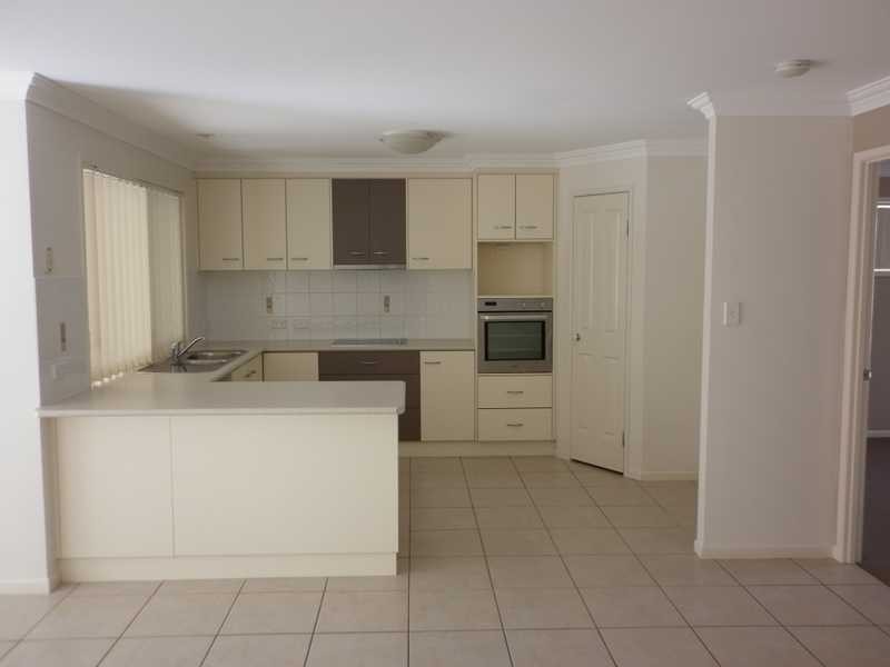 2/22 Cemetery Road, Eastern Heights QLD 4305