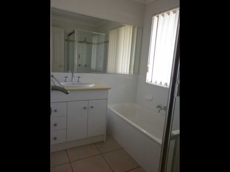 2/22 Cemetery Road, Eastern Heights QLD 4305
