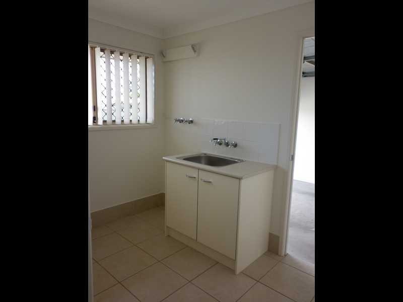 2/22 Cemetery Road, Eastern Heights QLD 4305
