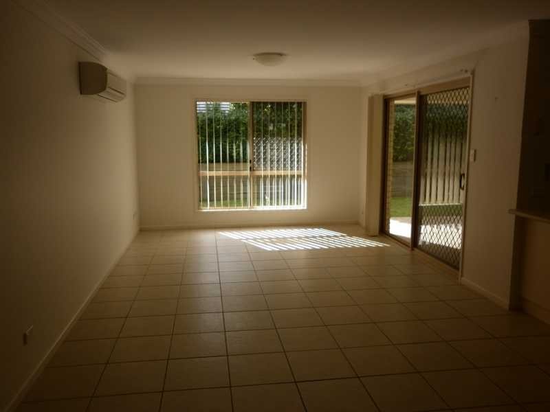 2/22 Cemetery Road, Eastern Heights QLD 4305