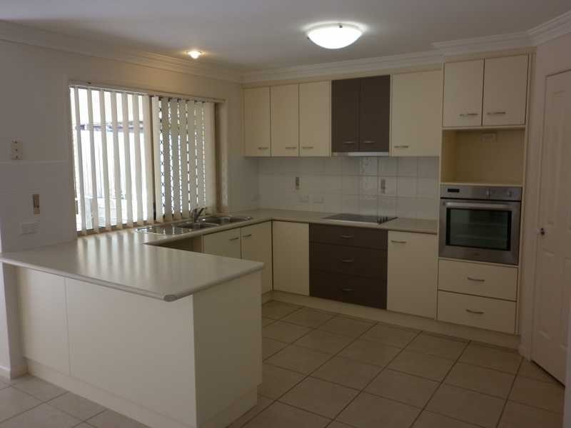 2/22 Cemetery Road, Eastern Heights QLD 4305