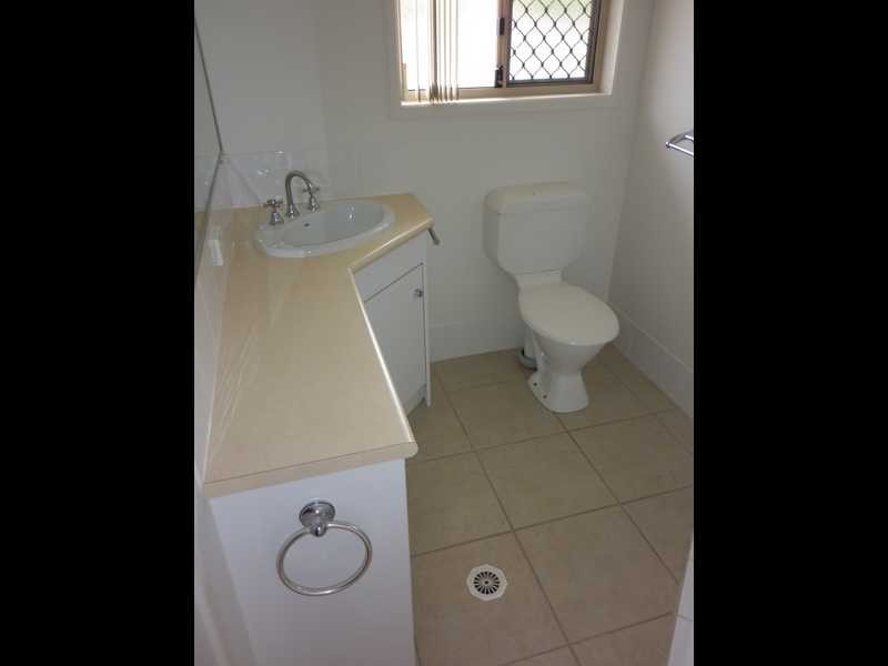 2/22 Cemetery Road, Eastern Heights QLD 4305
