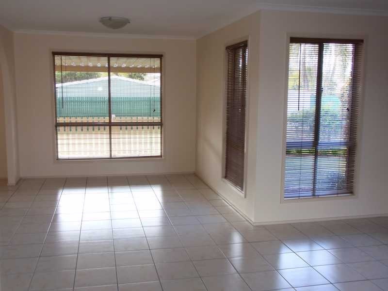 4 Pinto Court, Yamanto QLD 4305