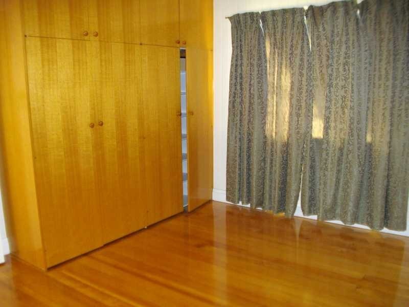 5 Stuart Street, Eastern Heights QLD 4305