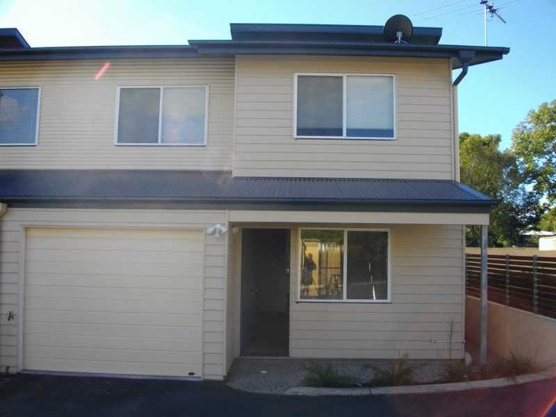 2/16 Green Street, Booval QLD 4304