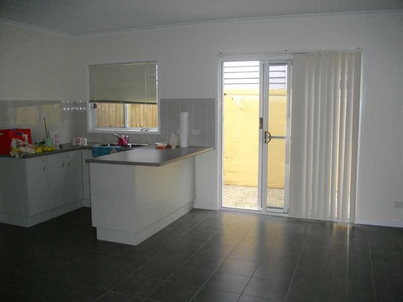 2/16 Green Street, Booval QLD 4304