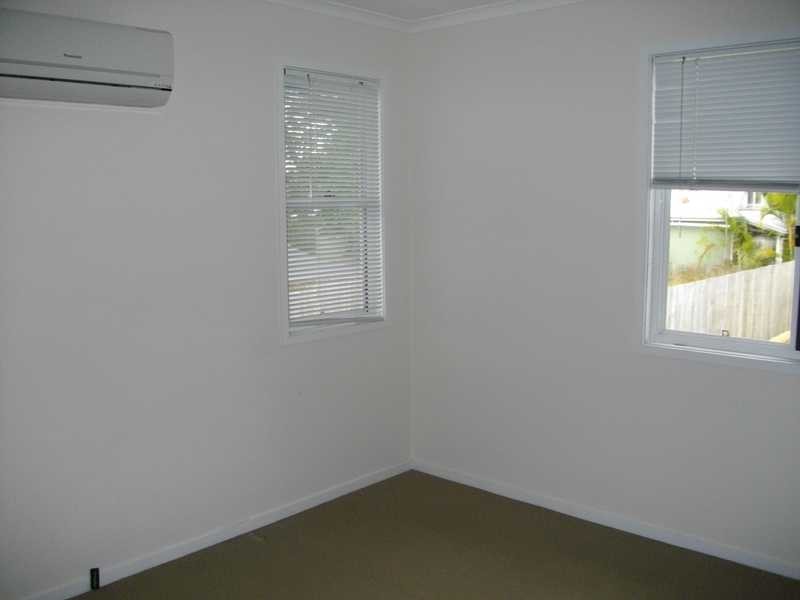 2/16 Green Street, Booval QLD 4304