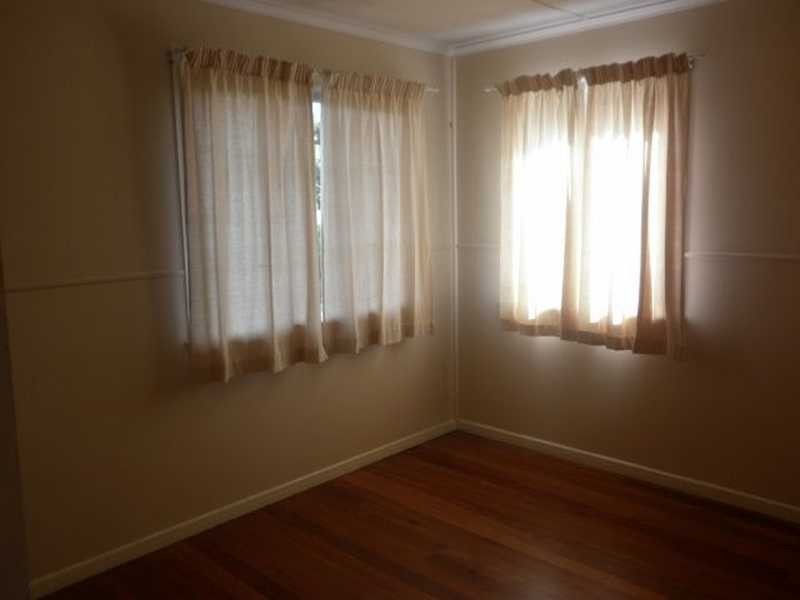4 Holmes Road, North Ipswich QLD 4305