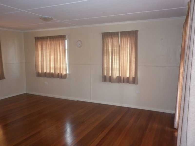 4 Holmes Road, North Ipswich QLD 4305