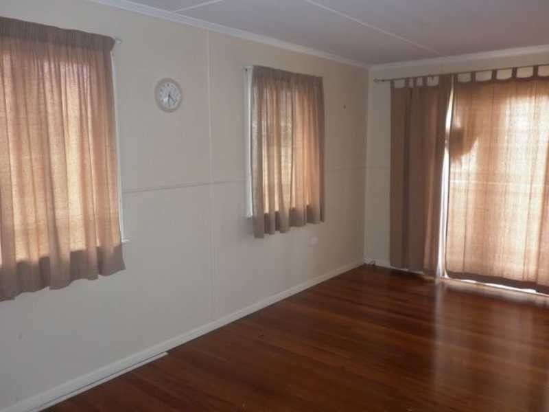 4 Holmes Road, North Ipswich QLD 4305