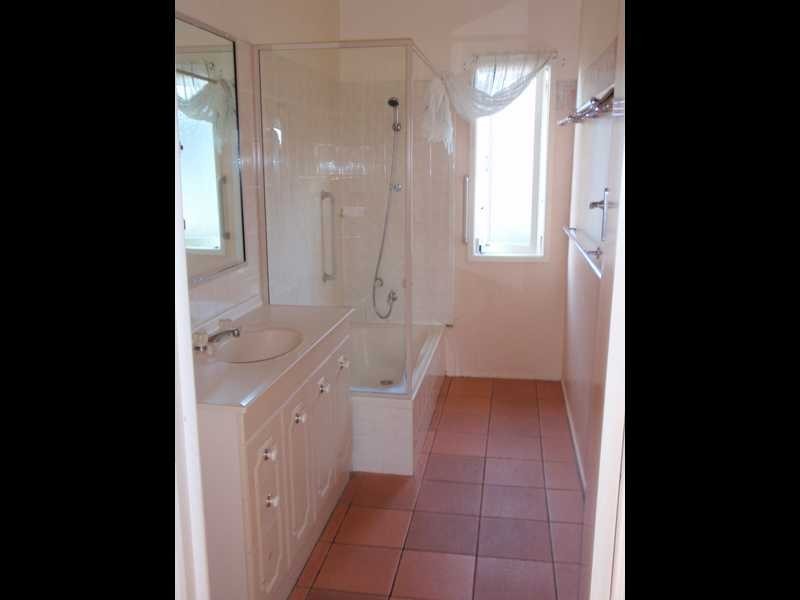 15 Heather Street, Silkstone QLD 4304