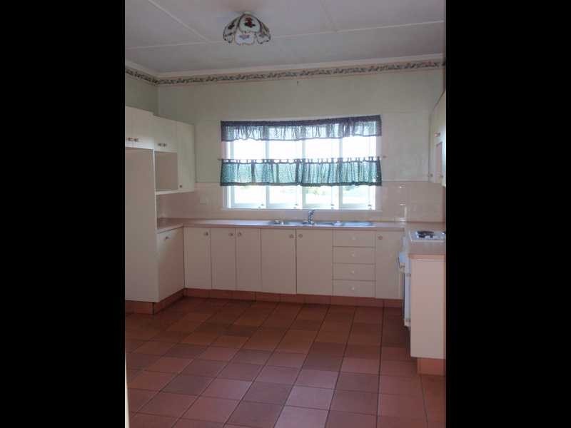 15 Heather Street, Silkstone QLD 4304