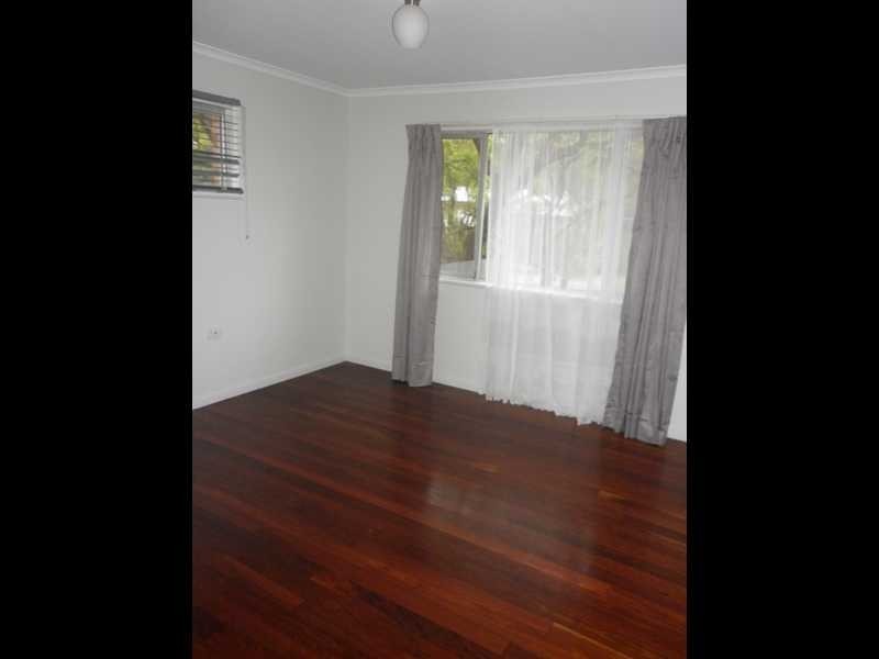30 Lloyd George Street, Eastern Heights QLD 4305