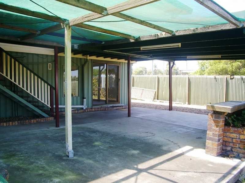6 Madden Street, Silkstone QLD 4304