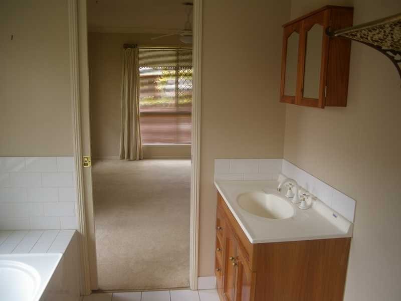 15 Quando Close, Yamanto QLD 4305