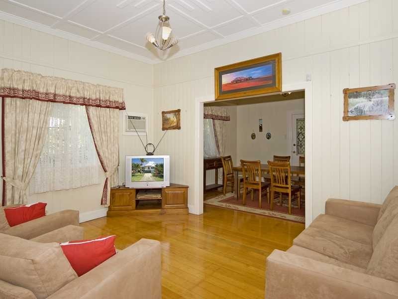 21 Easton Street, Silkstone QLD 4304