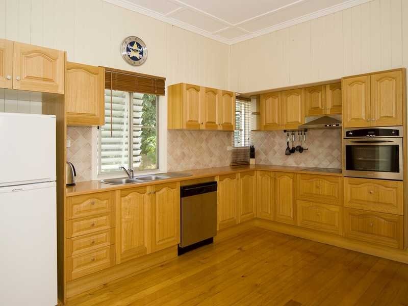 21 Easton Street, Silkstone QLD 4304
