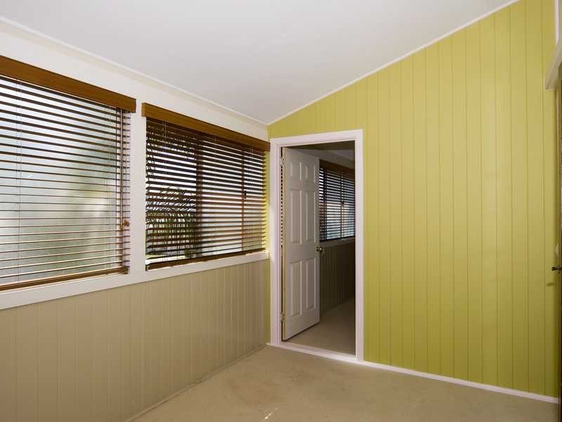 21 Easton Street, Silkstone QLD 4304