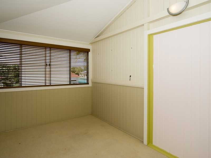 21 Easton Street, Silkstone QLD 4304