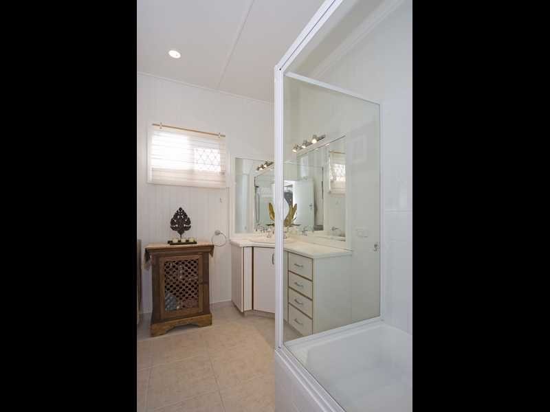 94 Whitehill Road, Eastern Heights QLD 4305