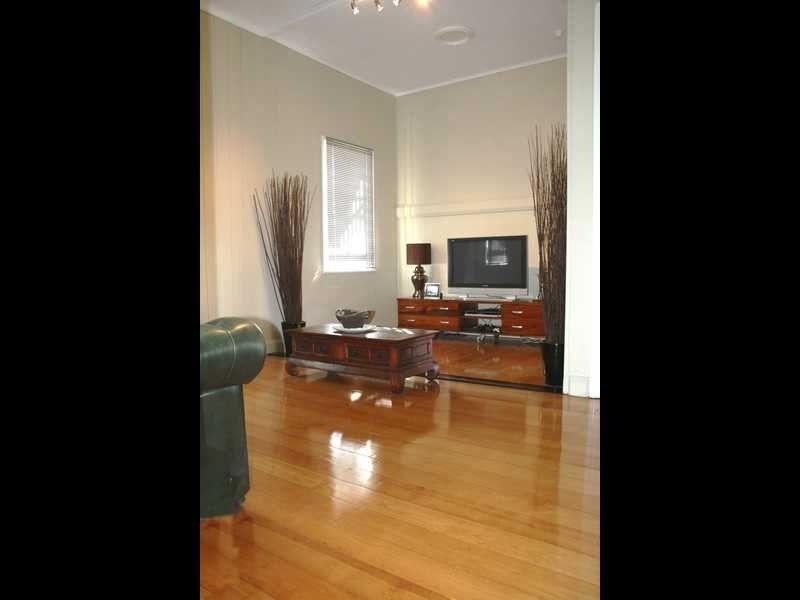 64 Queen Street, Blackstone QLD 4304
